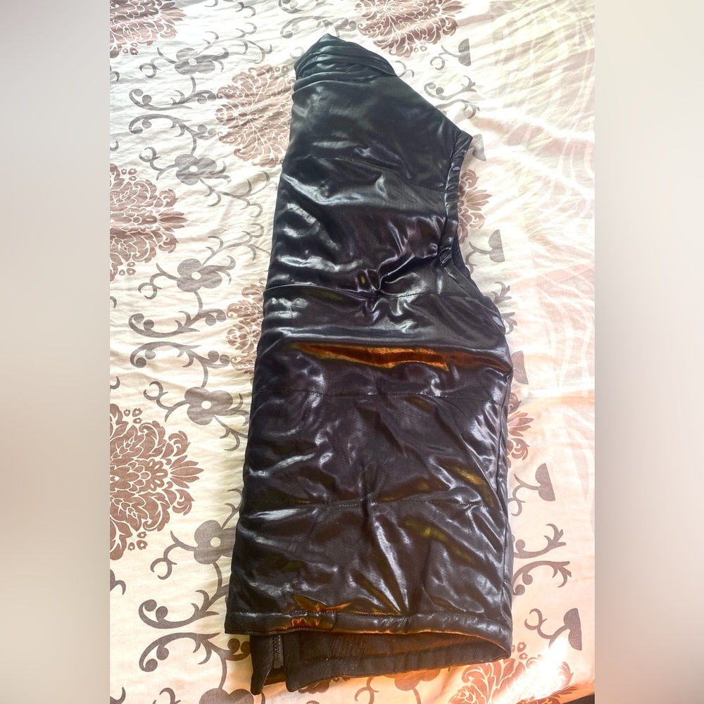 It is an original black jacket with and cruiser leather for men and very stylish